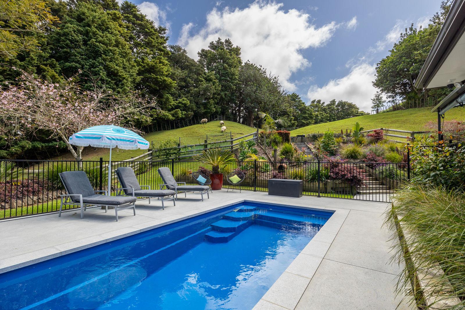 Slider image of 81 Taylor Road, Auckland