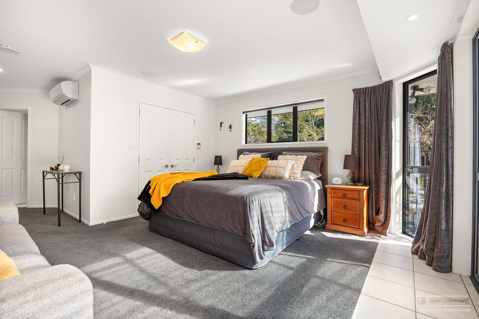 Slider image of 81 Taylor Road, Auckland