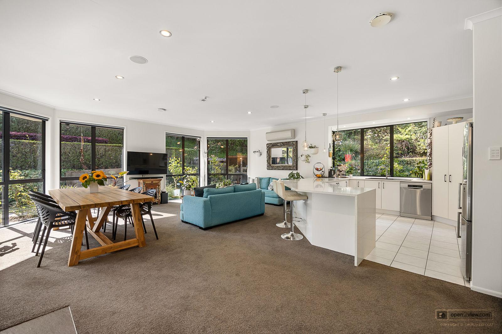 Slider image of 81 Taylor Road, Auckland