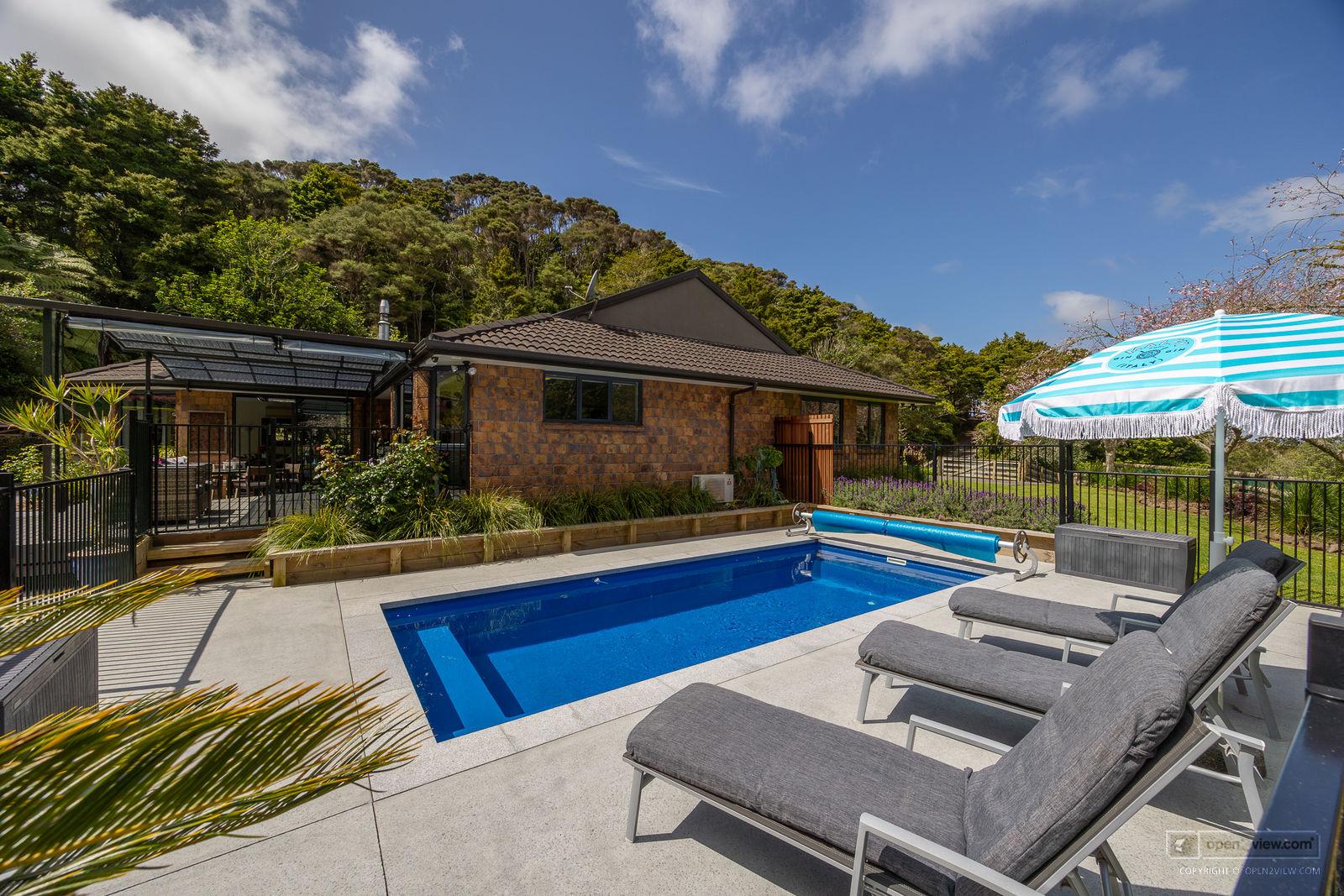 Slider image of 81 Taylor Road, Auckland