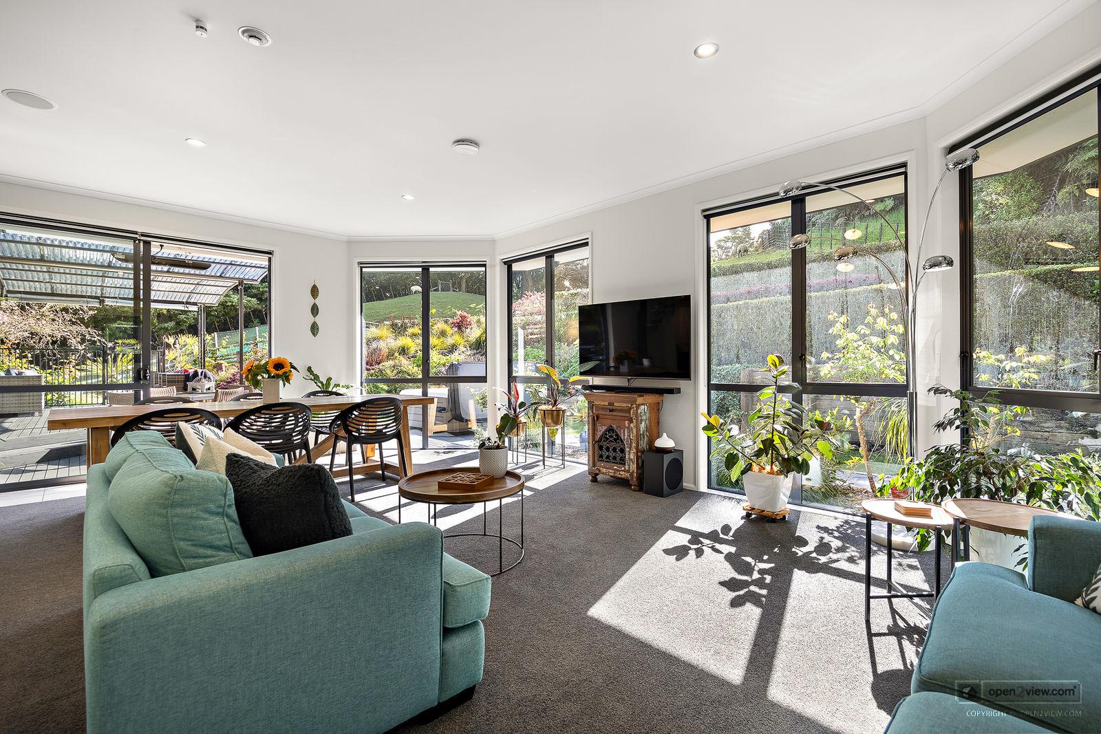 Slider image of 81 Taylor Road, Auckland