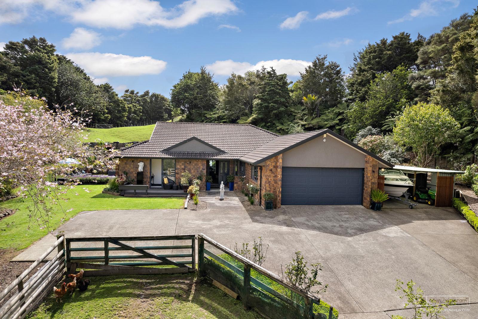 Slider image of 81 Taylor Road, Auckland