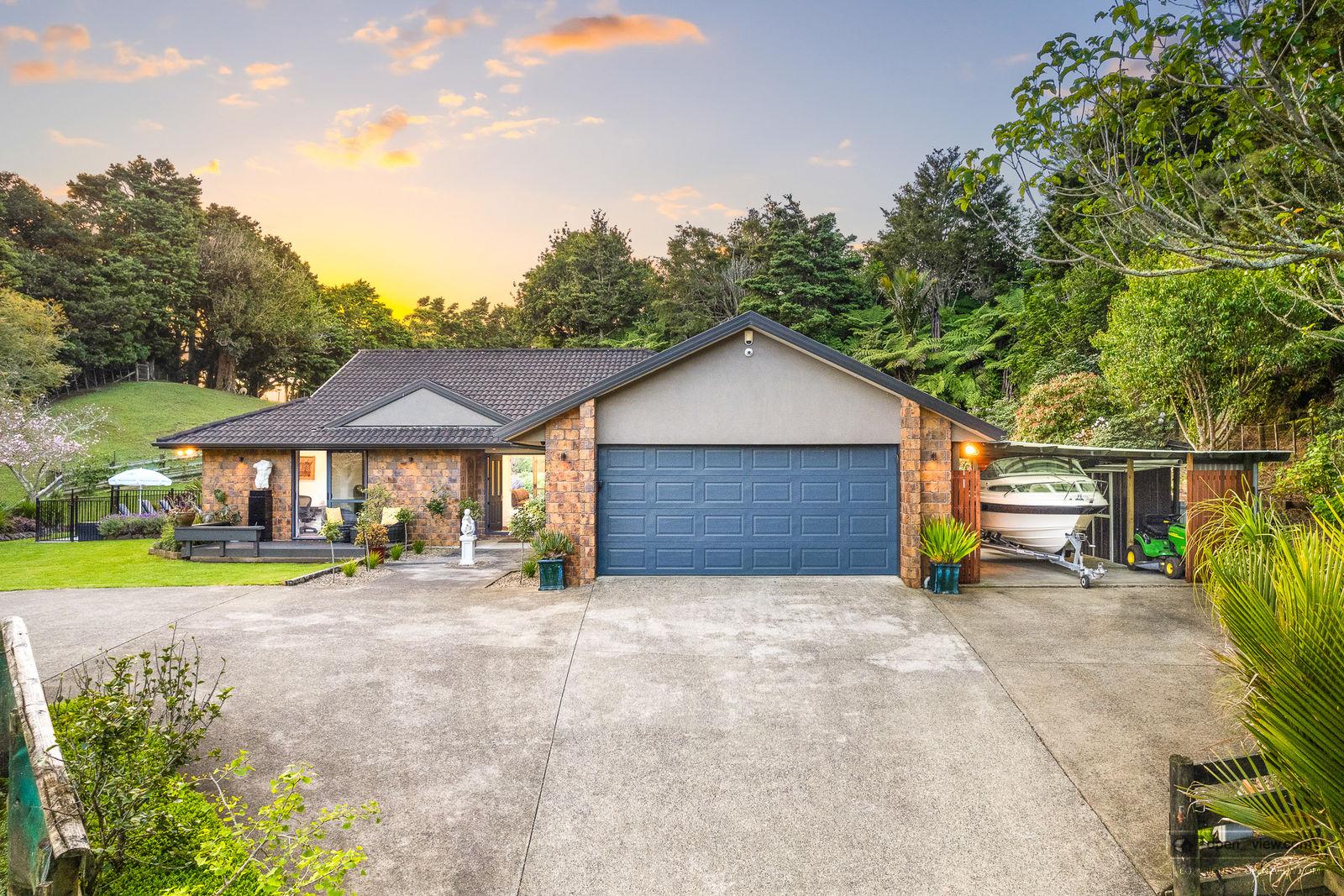 Slider image of 81 Taylor Road, Auckland
