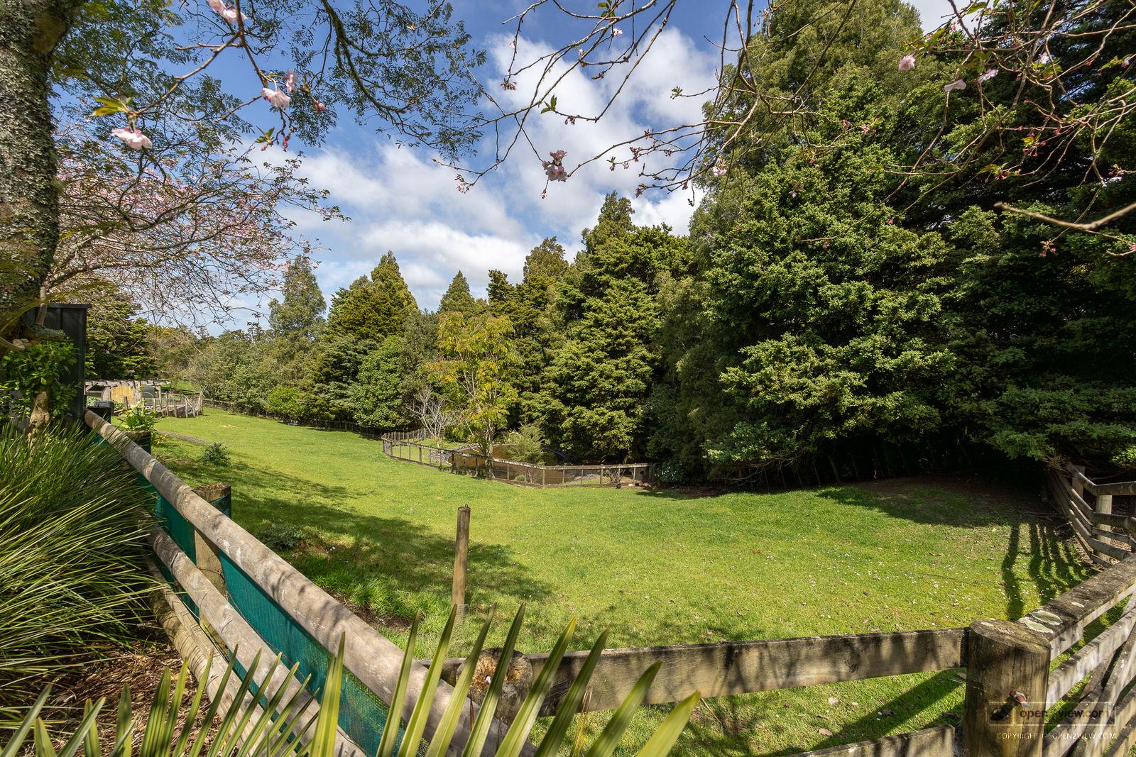 Slider image of 81 Taylor Road, Auckland