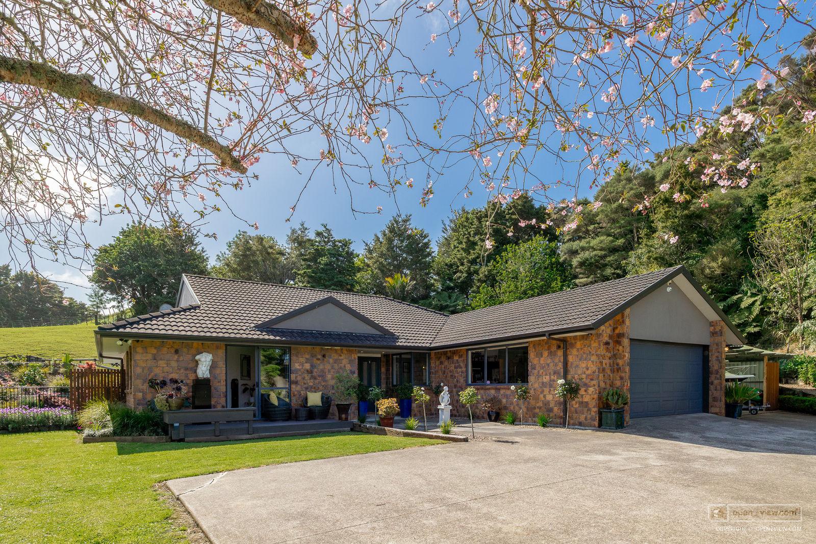 Slider image of 81 Taylor Road, Auckland