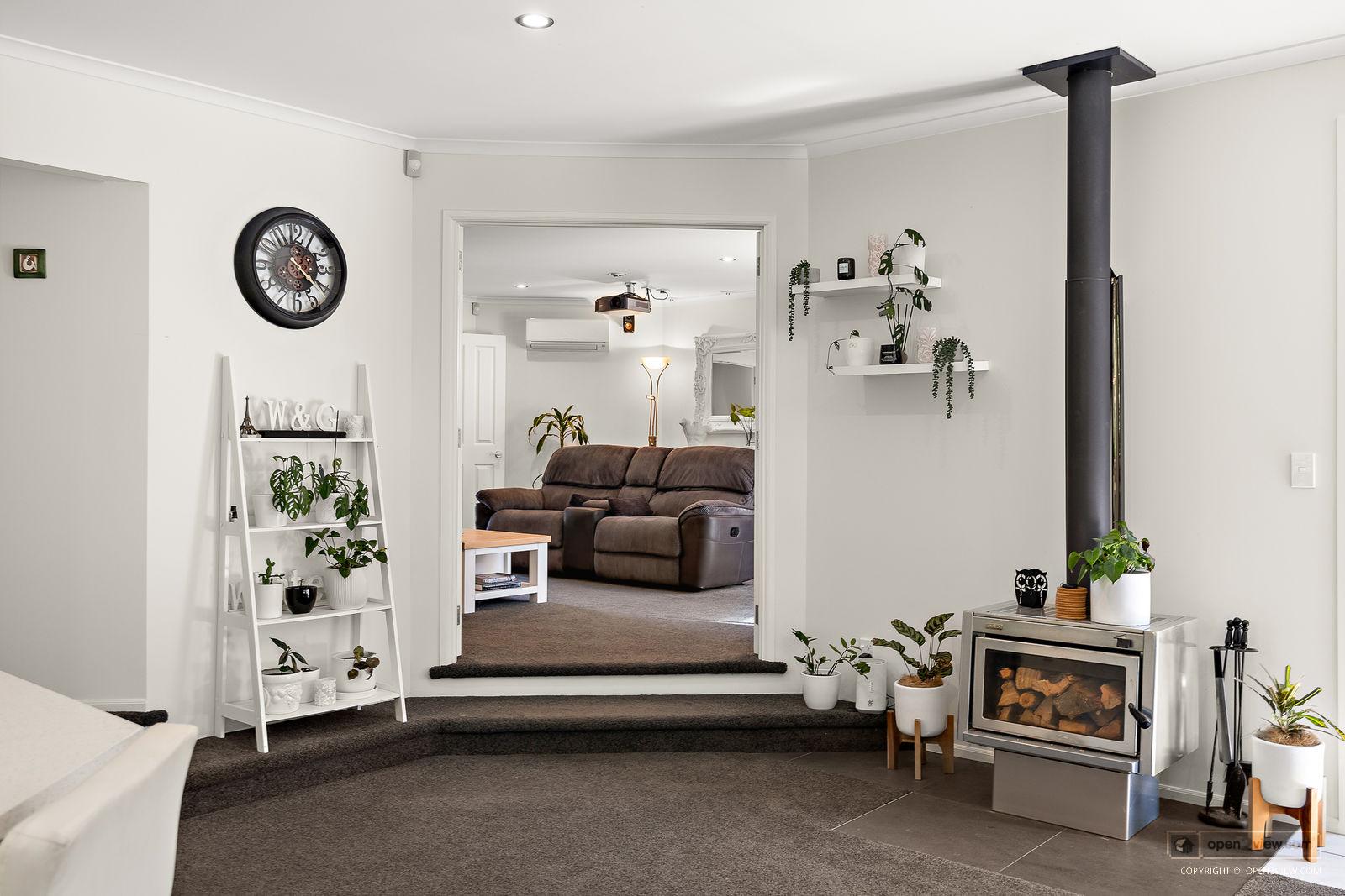 Slider image of 81 Taylor Road, Auckland