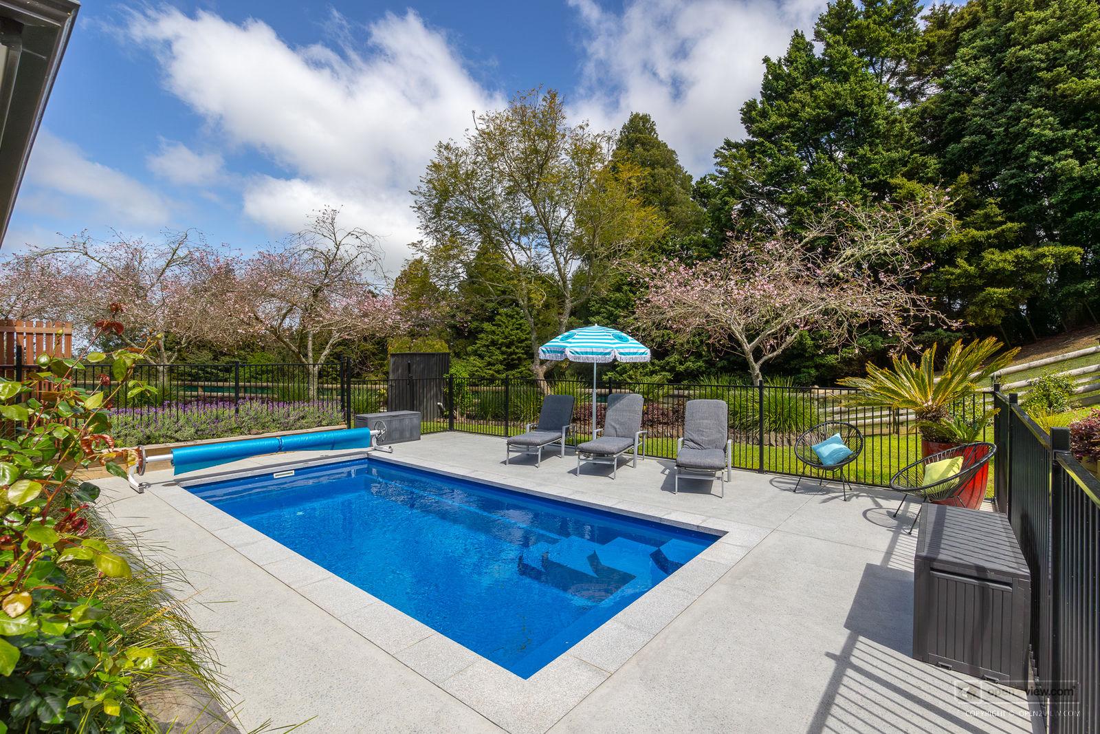 Slider image of 81 Taylor Road, Auckland