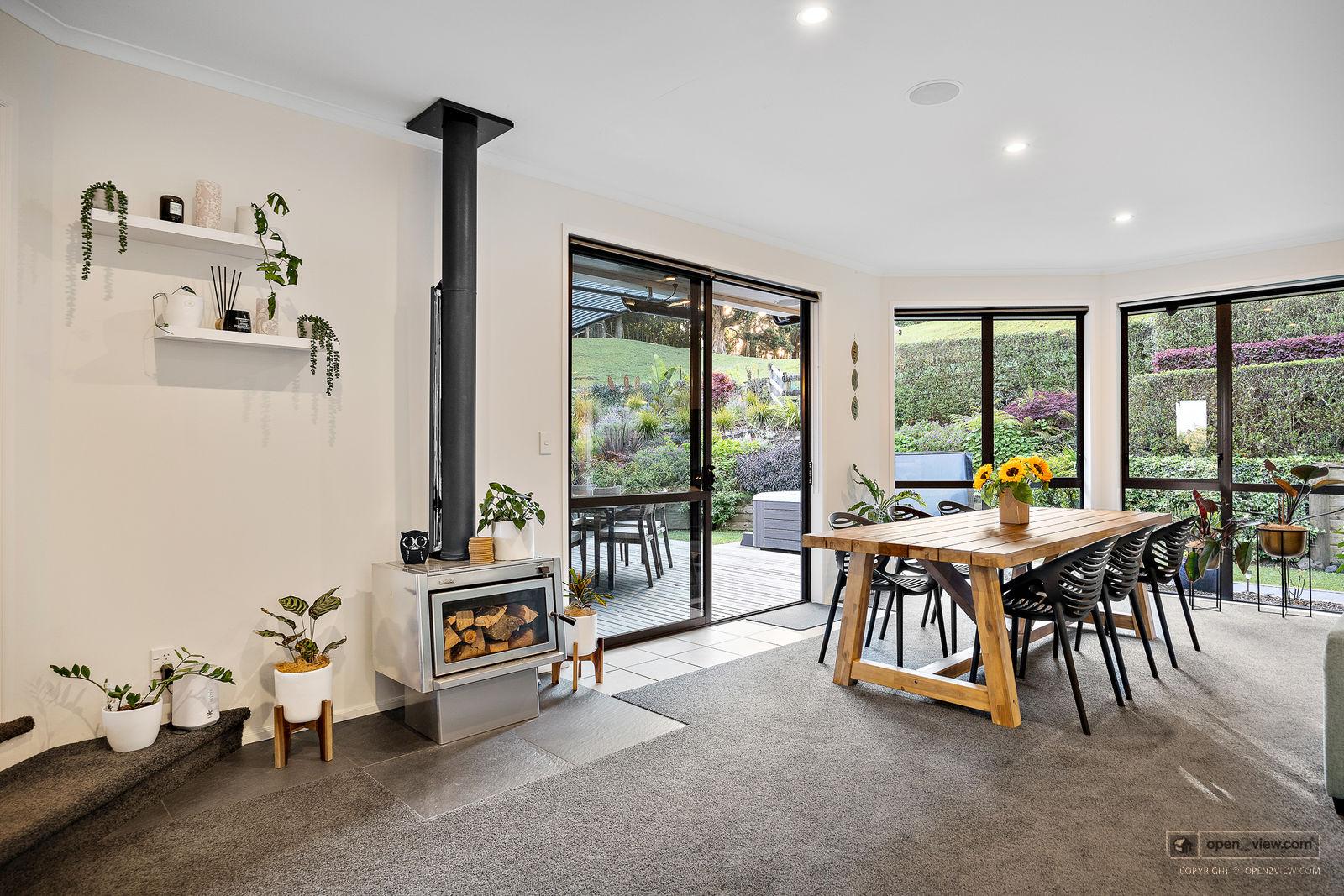 Slider image of 81 Taylor Road, Auckland