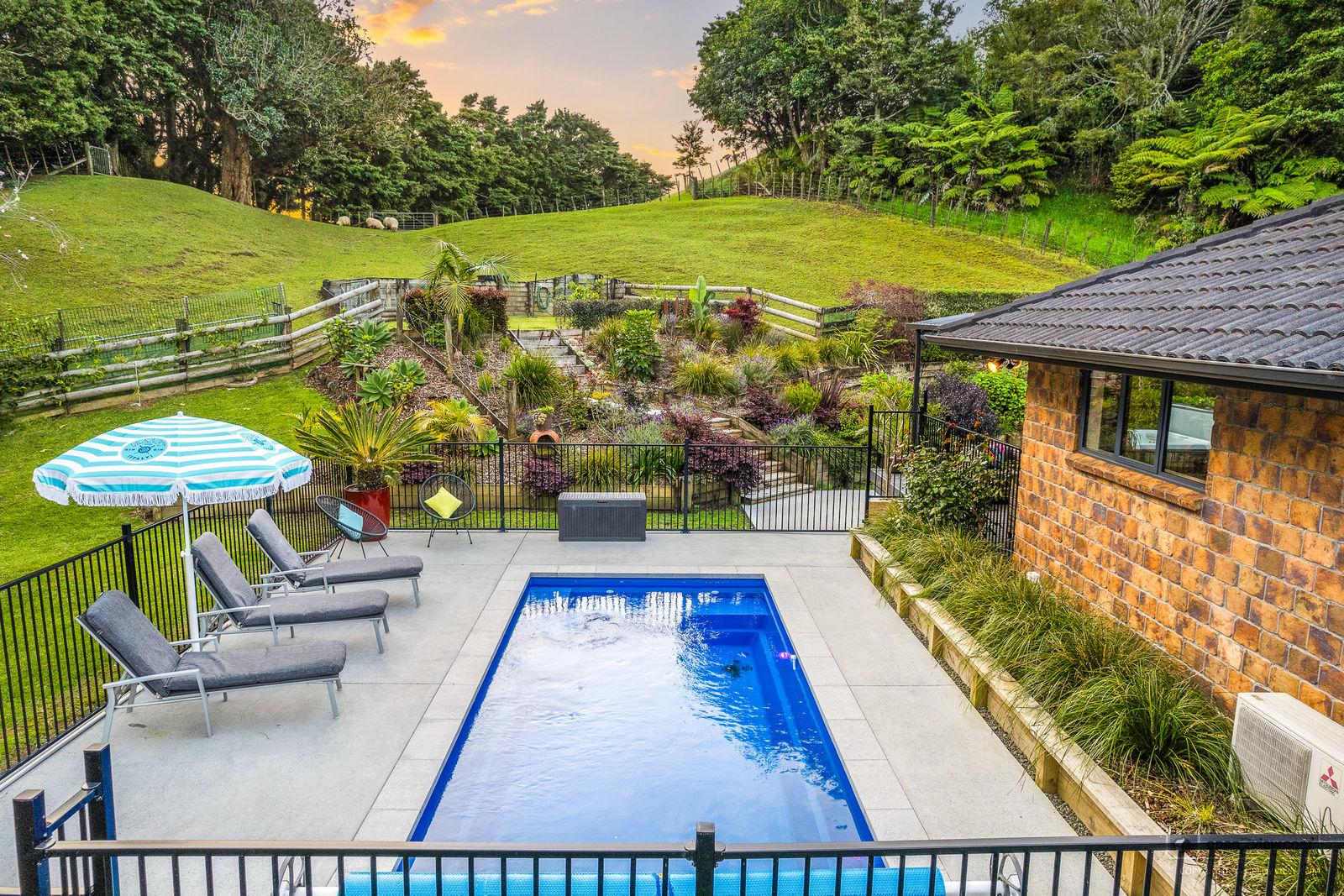 Slider image of 81 Taylor Road, Auckland