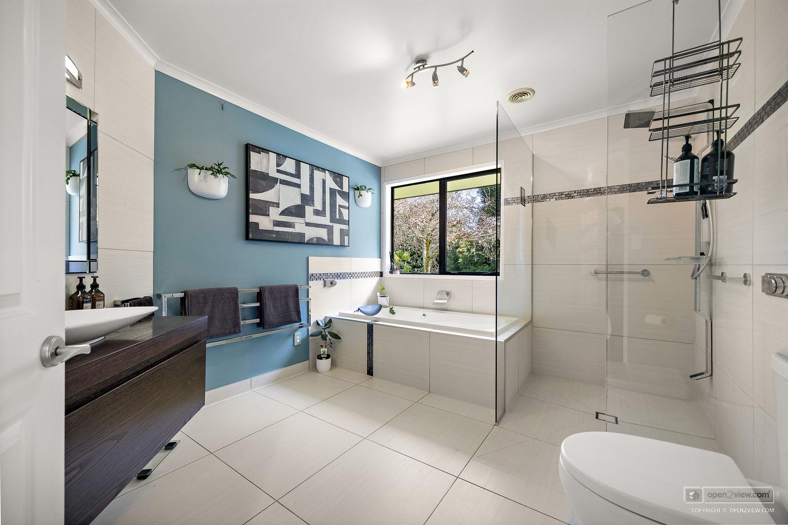 Slider image of 81 Taylor Road, Auckland