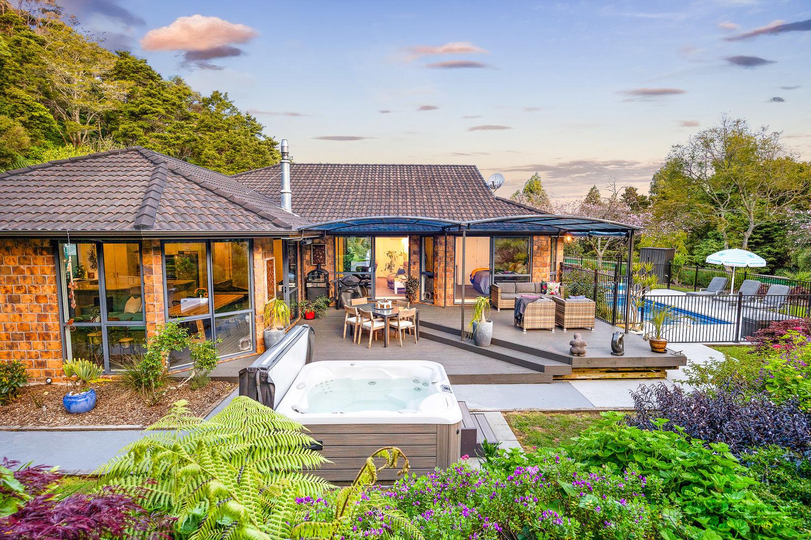 Slider image of 81 Taylor Road, Auckland