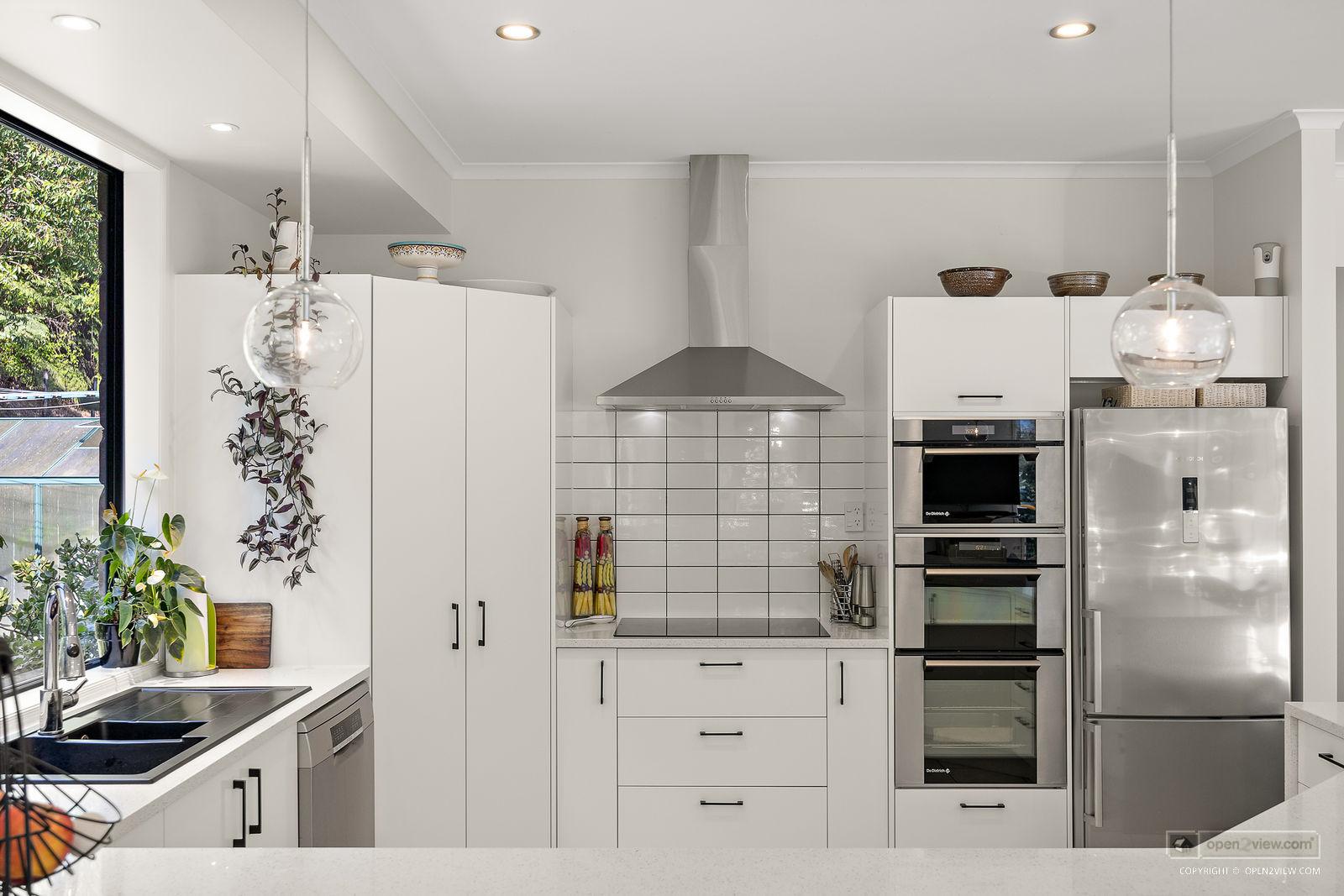 Slider image of 81 Taylor Road, Auckland