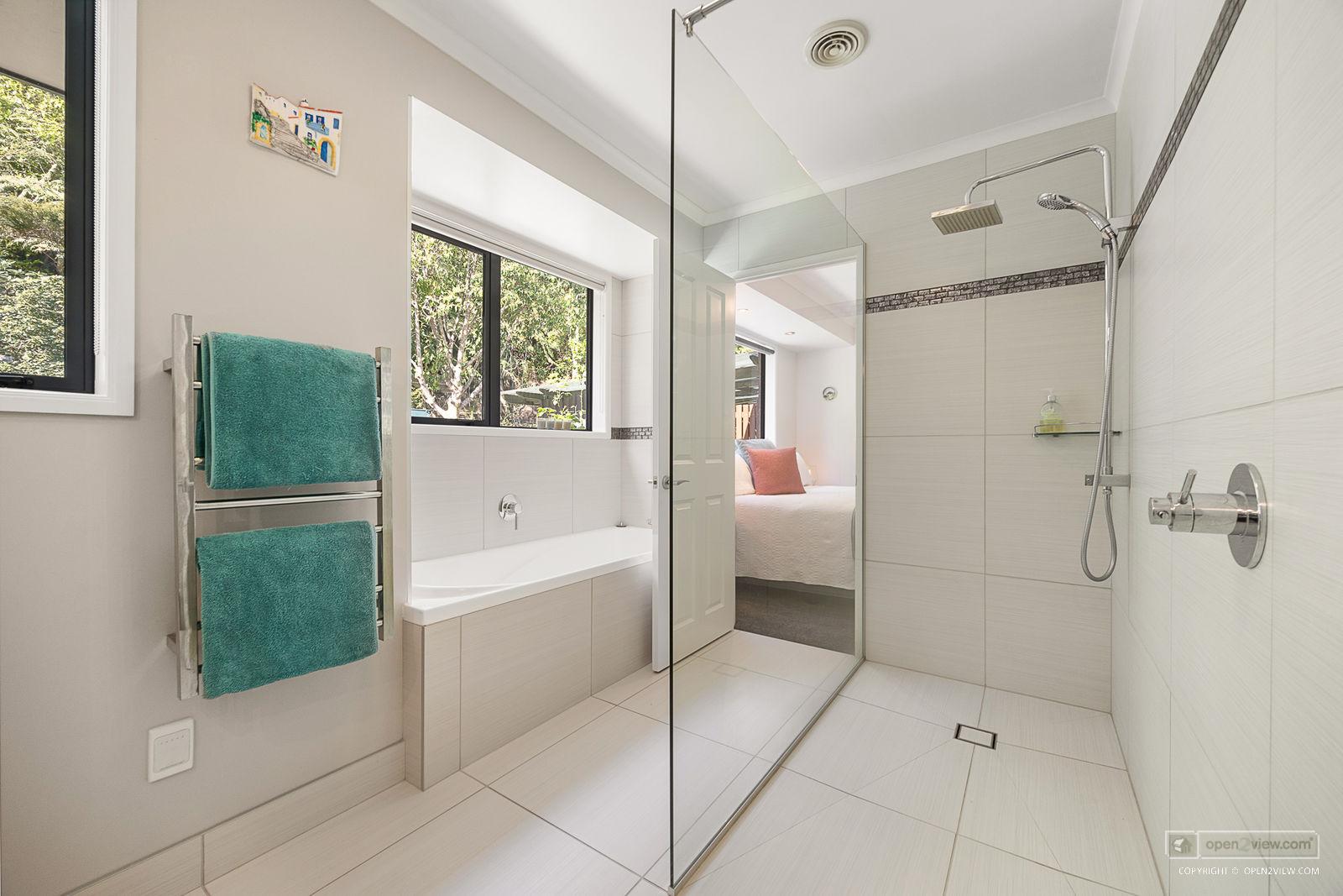 Slider image of 81 Taylor Road, Auckland