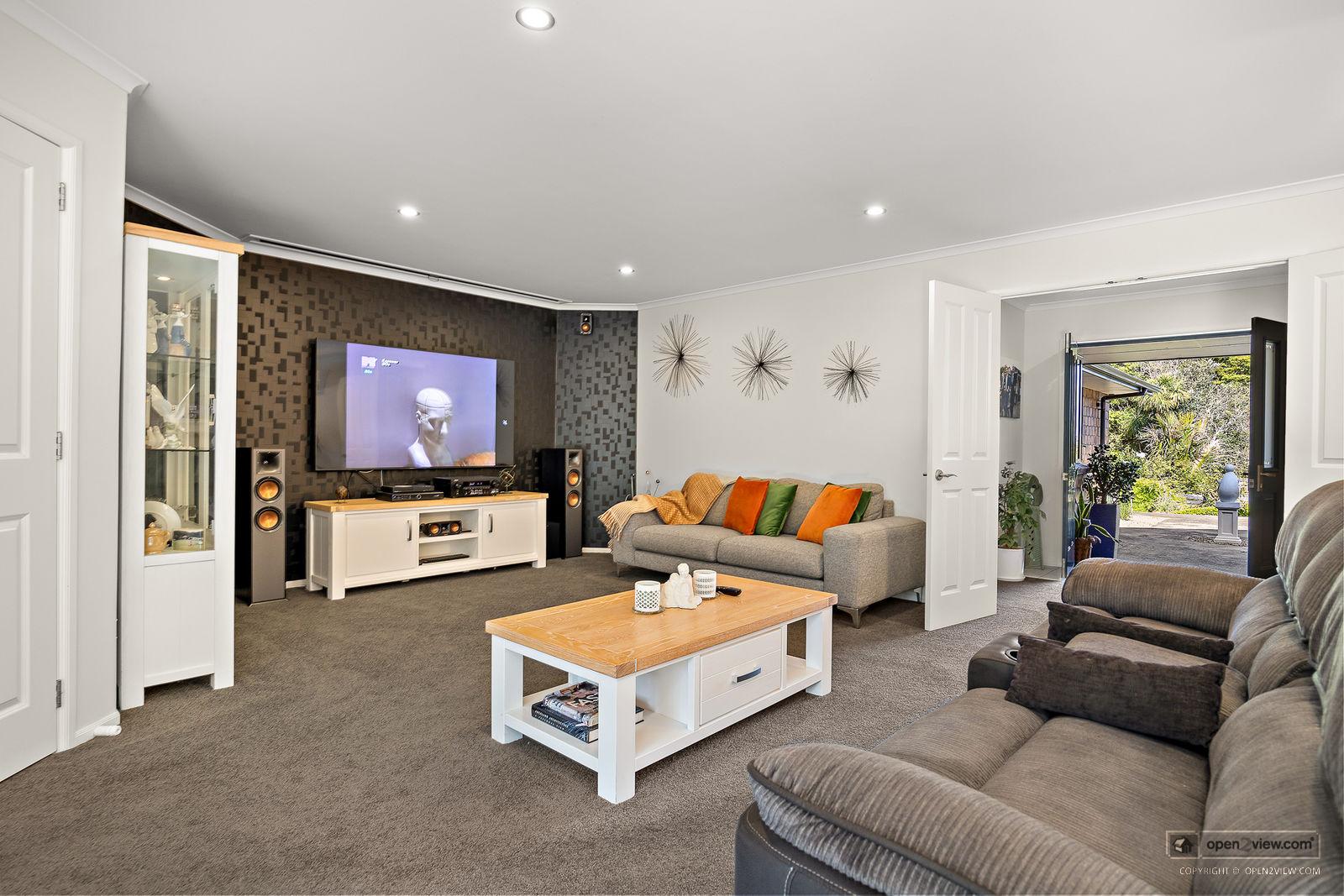 Slider image of 81 Taylor Road, Auckland