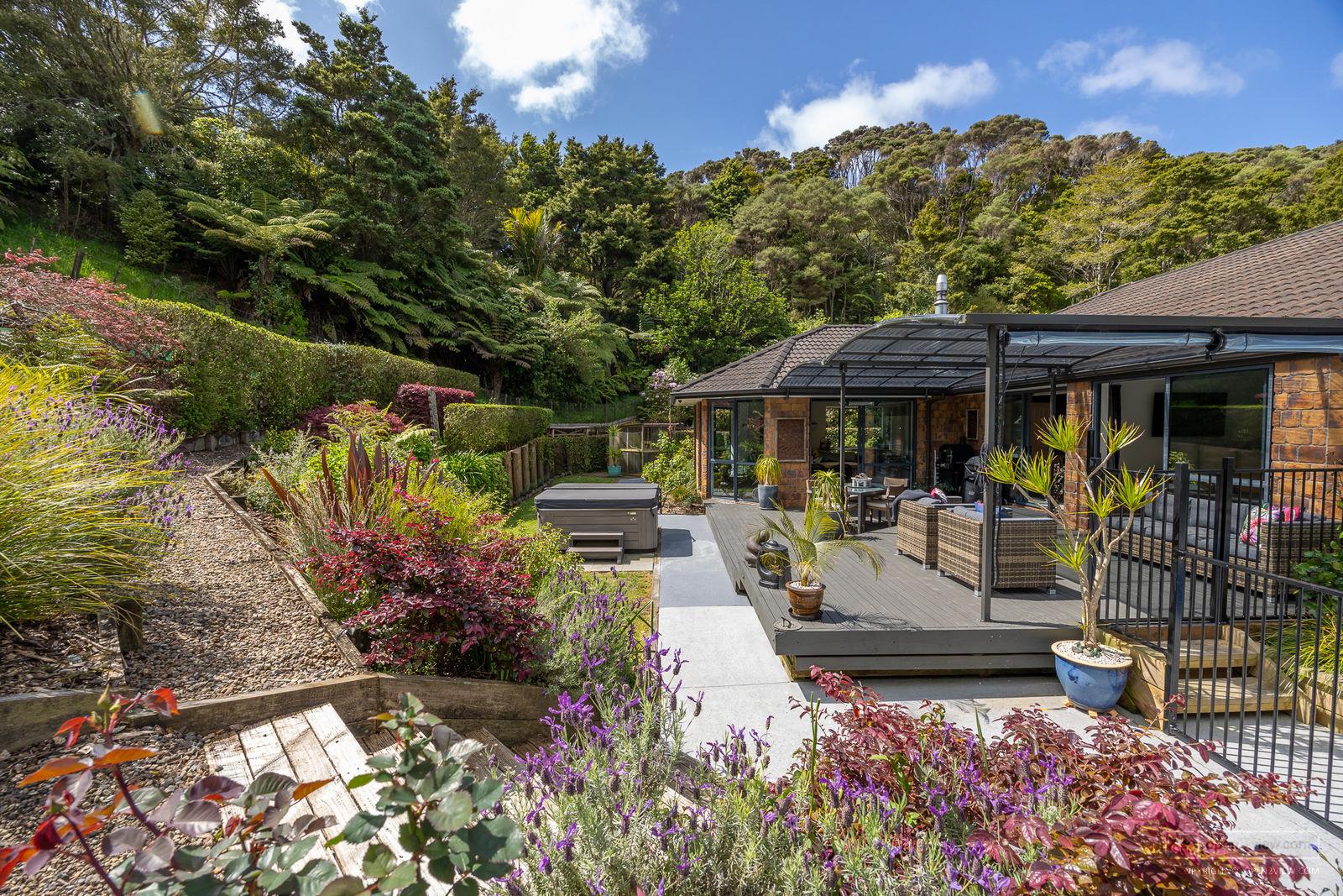Slider image of 81 Taylor Road, Auckland