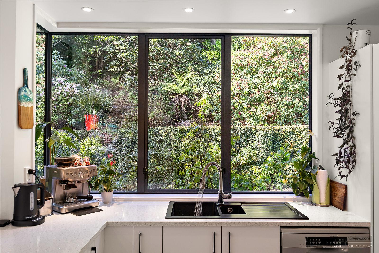 Slider image of 81 Taylor Road, Auckland