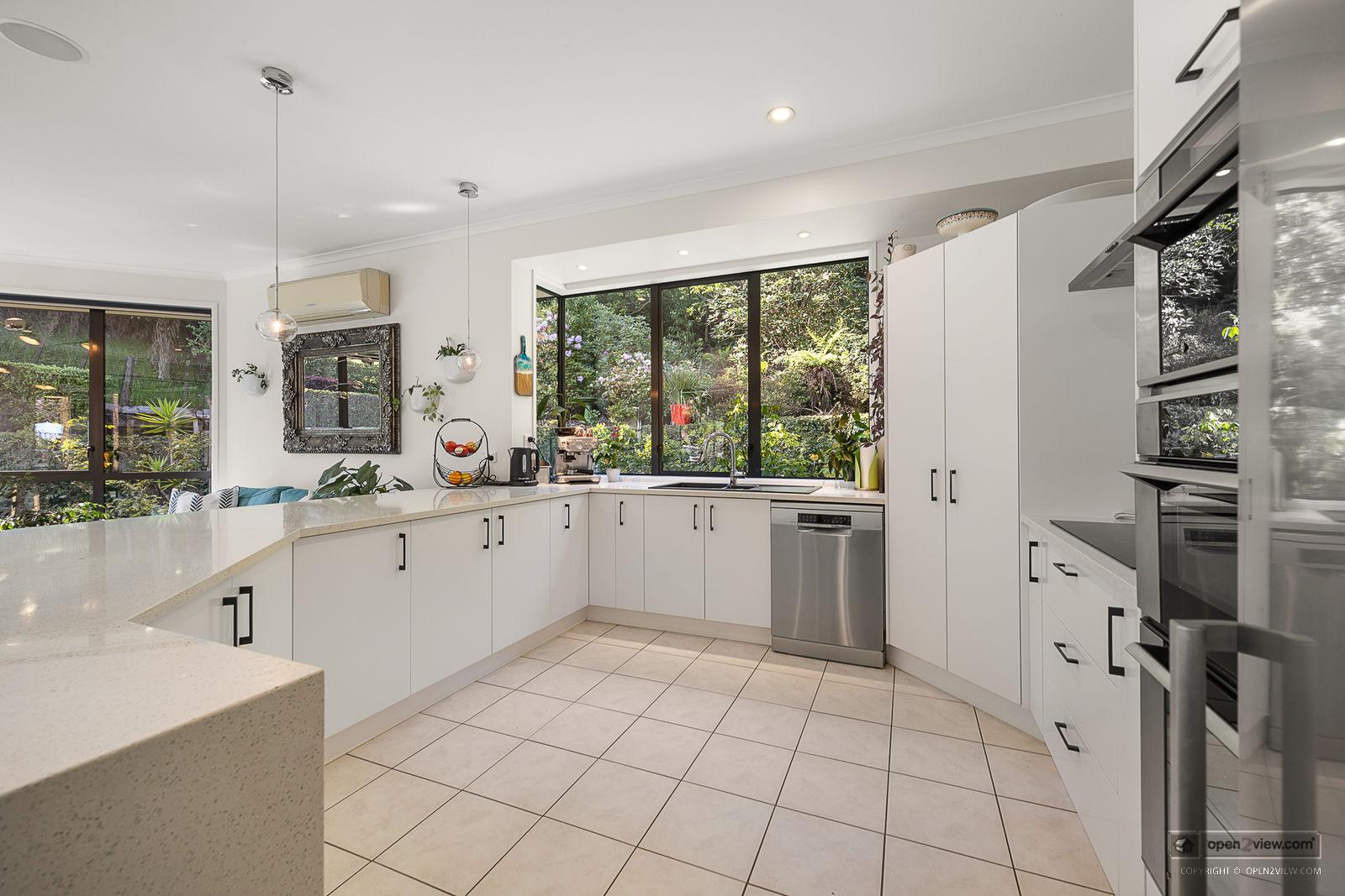 Slider image of 81 Taylor Road, Auckland