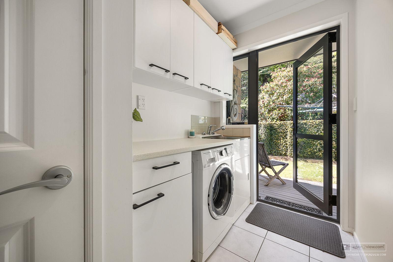 Slider image of 81 Taylor Road, Auckland