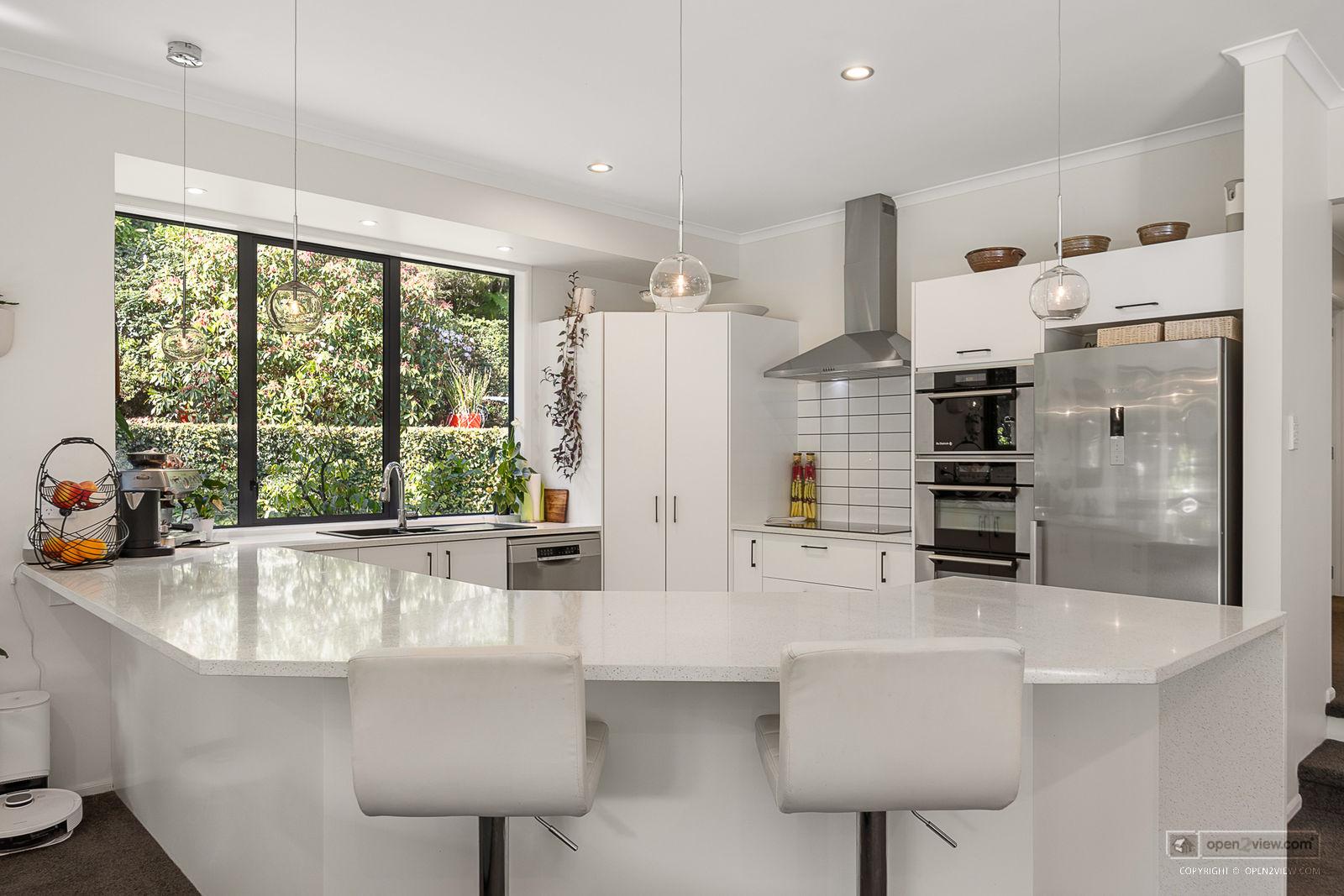 Slider image of 81 Taylor Road, Auckland