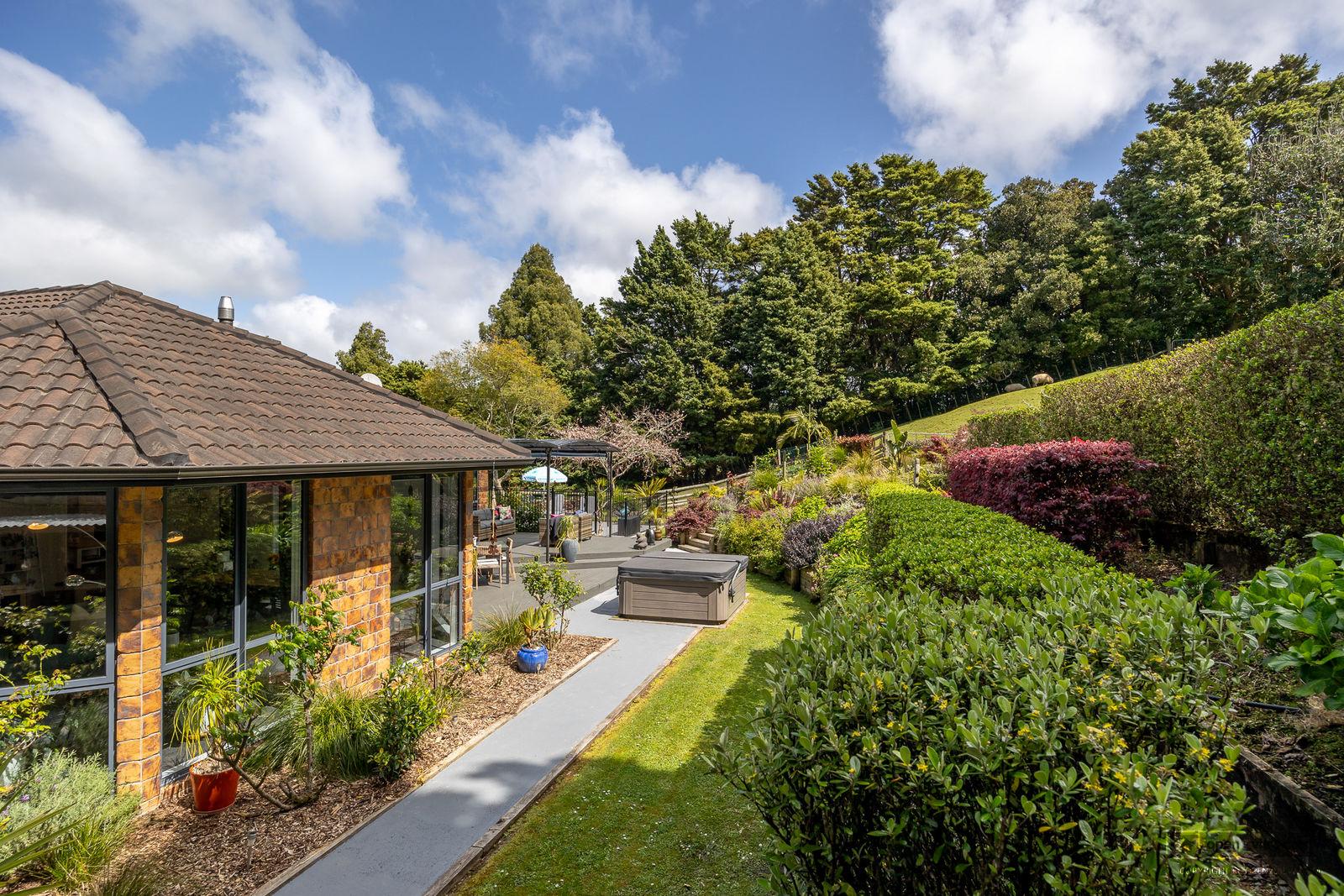 Slider image of 81 Taylor Road, Auckland