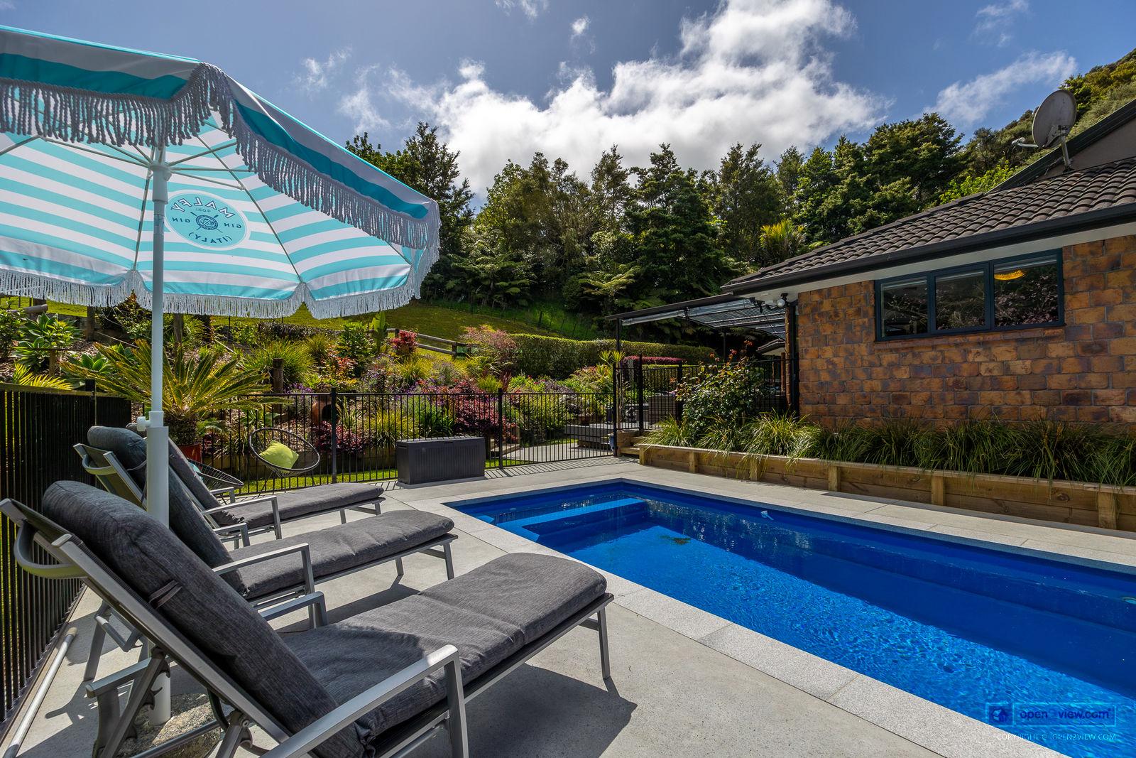 Slider image of 81 Taylor Road, Auckland