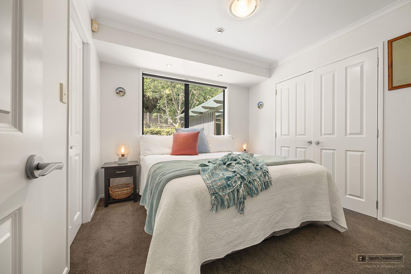 Slider image of 81 Taylor Road, Auckland