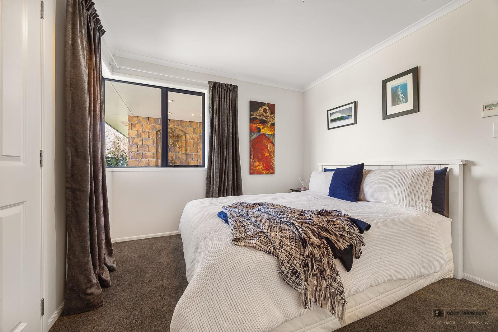 Slider image of 81 Taylor Road, Auckland