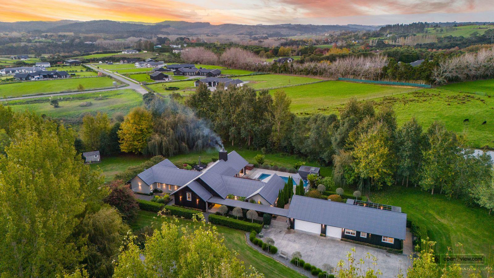 Slider image of 9 Oak Lane, Auckland