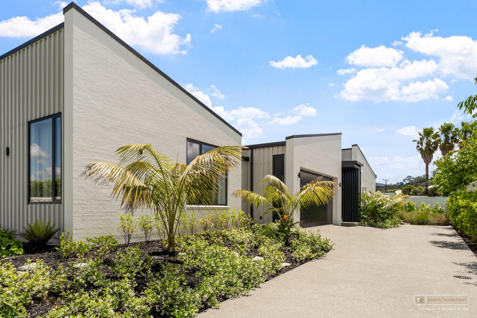 Slider image of 22 Torea Road, Auckland