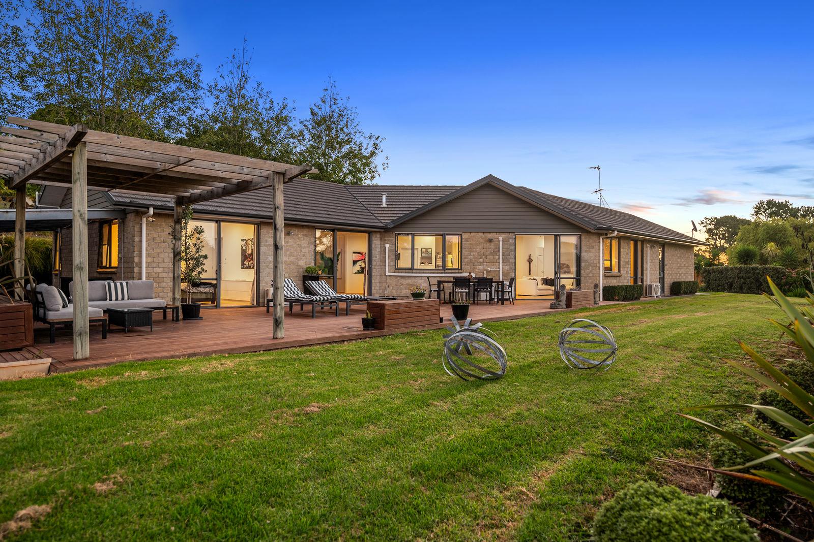 Slider image of 157 Barrett Road, Auckland