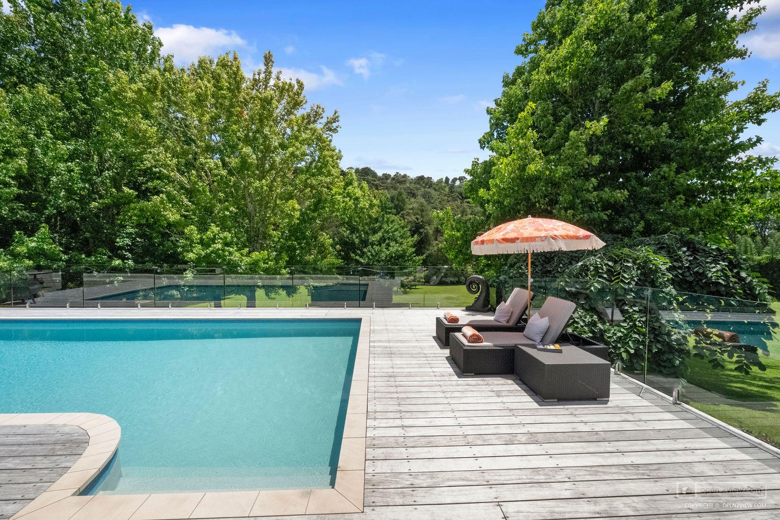 Slider image of 36 Robinson Road, Auckland