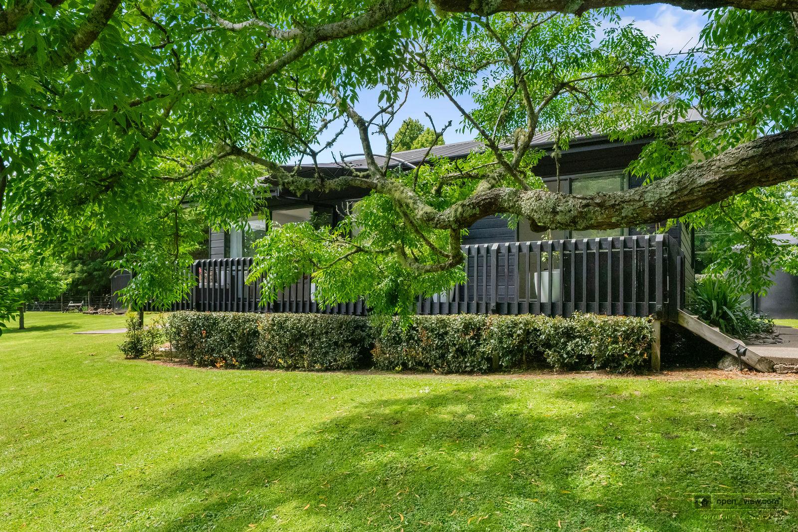 Slider image of 36 Robinson Road, Auckland