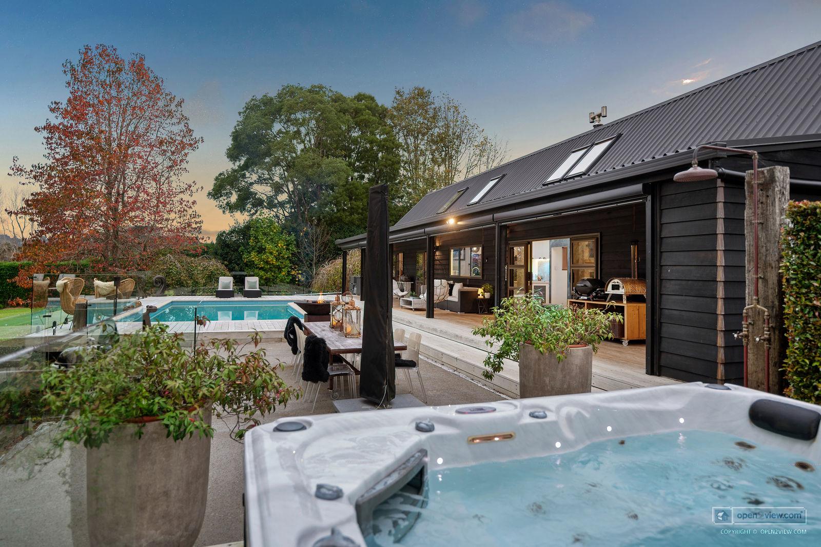 Slider image of 36 Robinson Road, Auckland