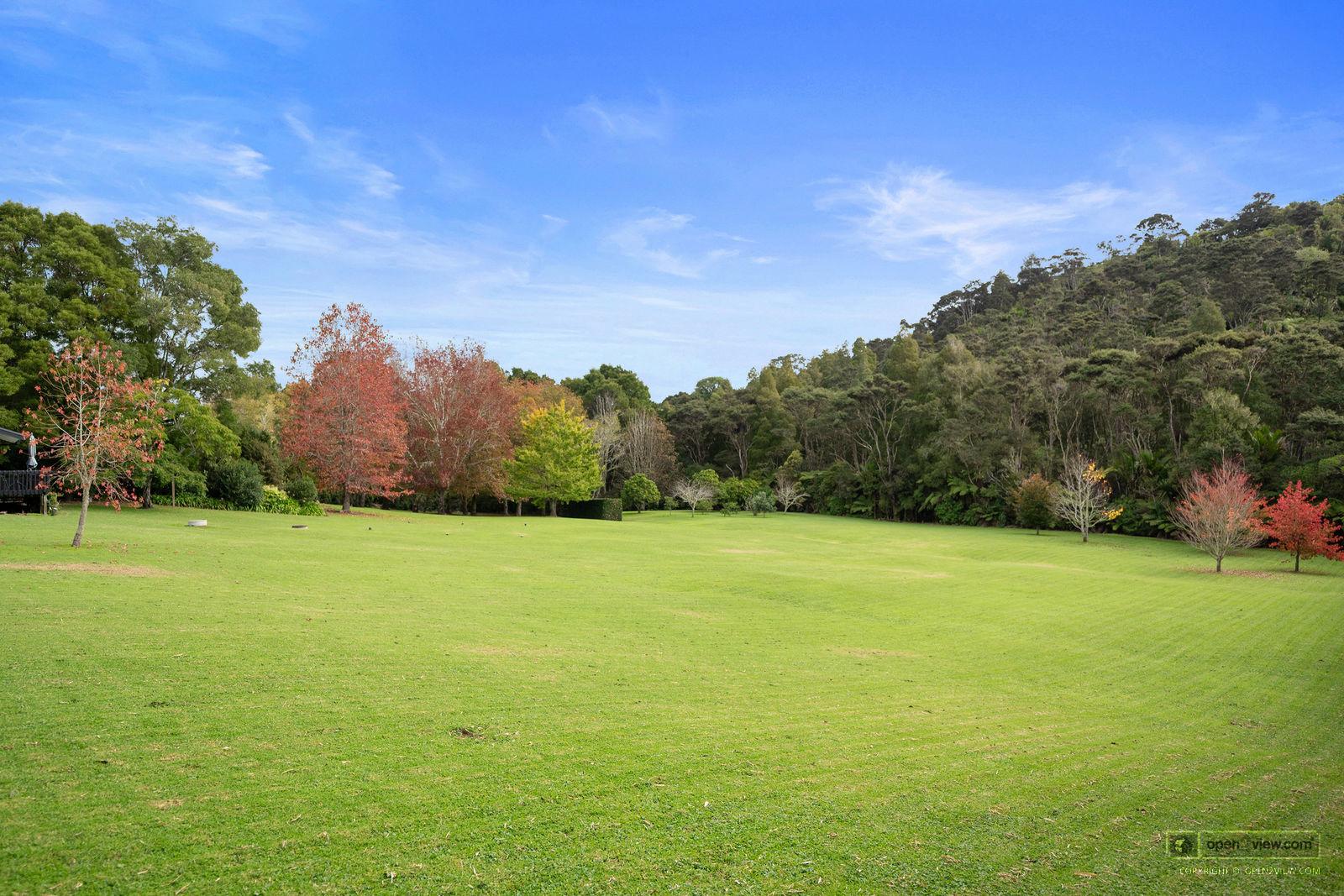 Slider image of 36 Robinson Road, Auckland