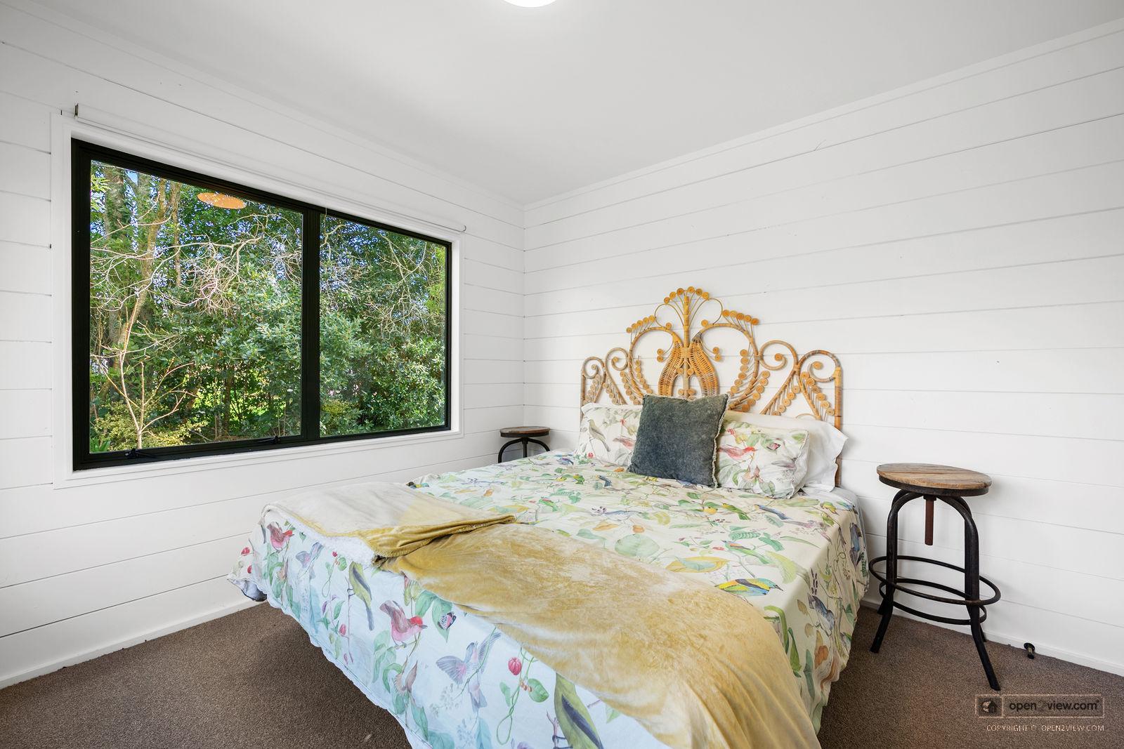 Slider image of 36 Robinson Road, Auckland