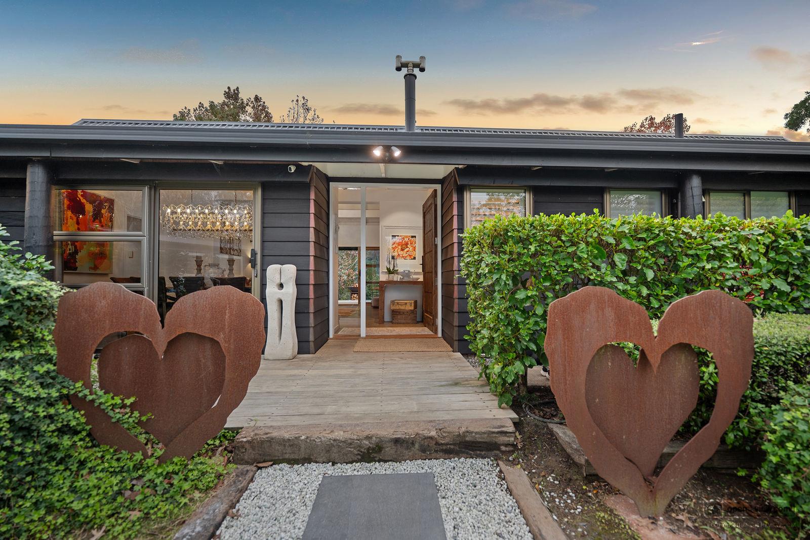Slider image of 36 Robinson Road, Auckland