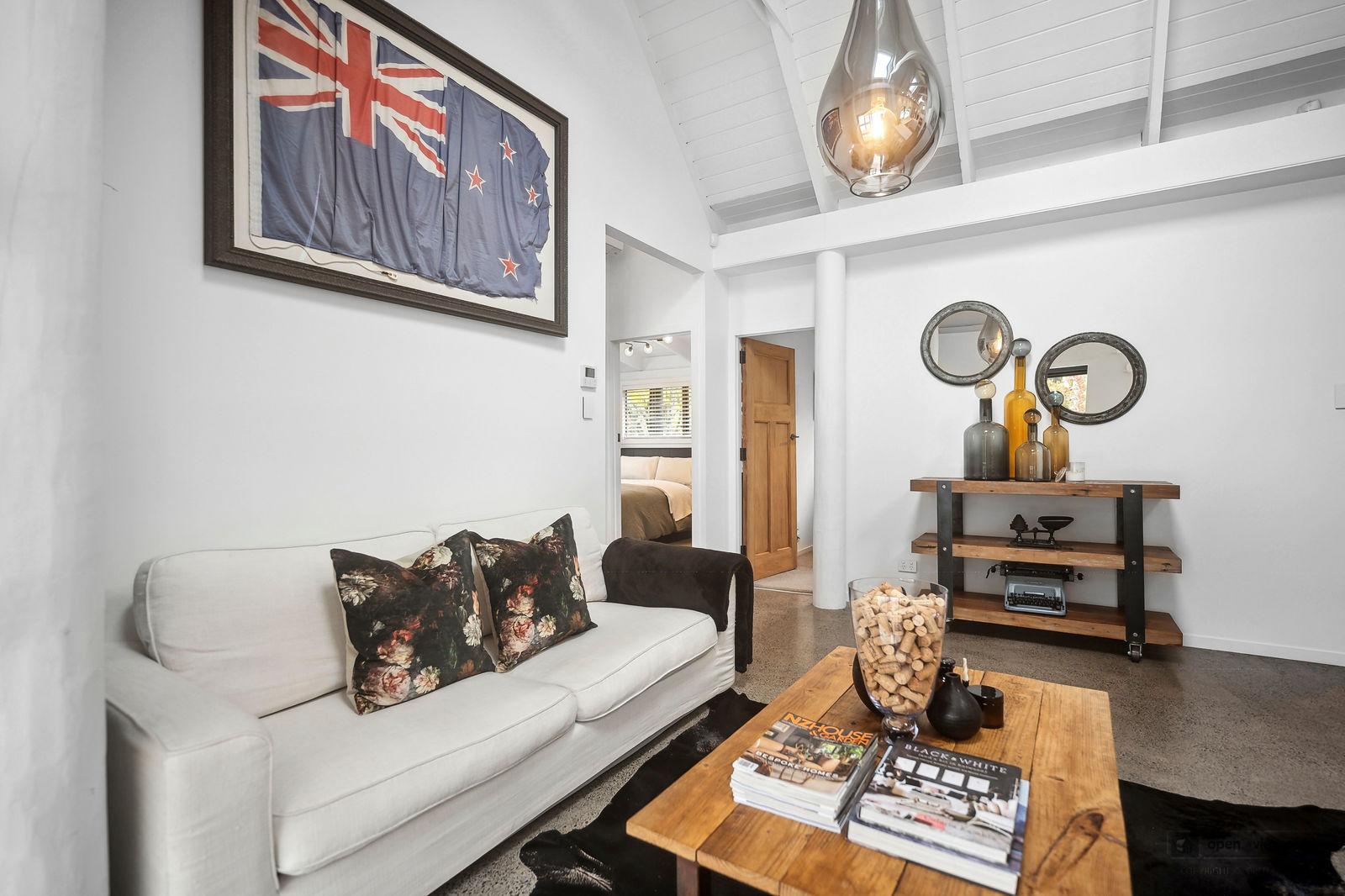 Slider image of 36 Robinson Road, Auckland
