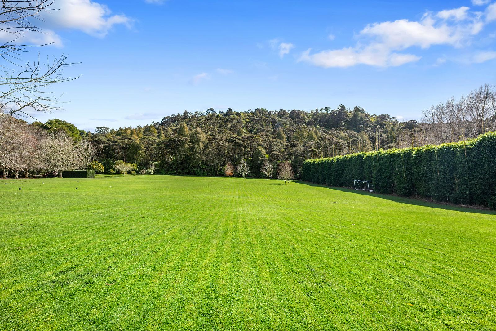 Slider image of 36 Robinson Road, Auckland