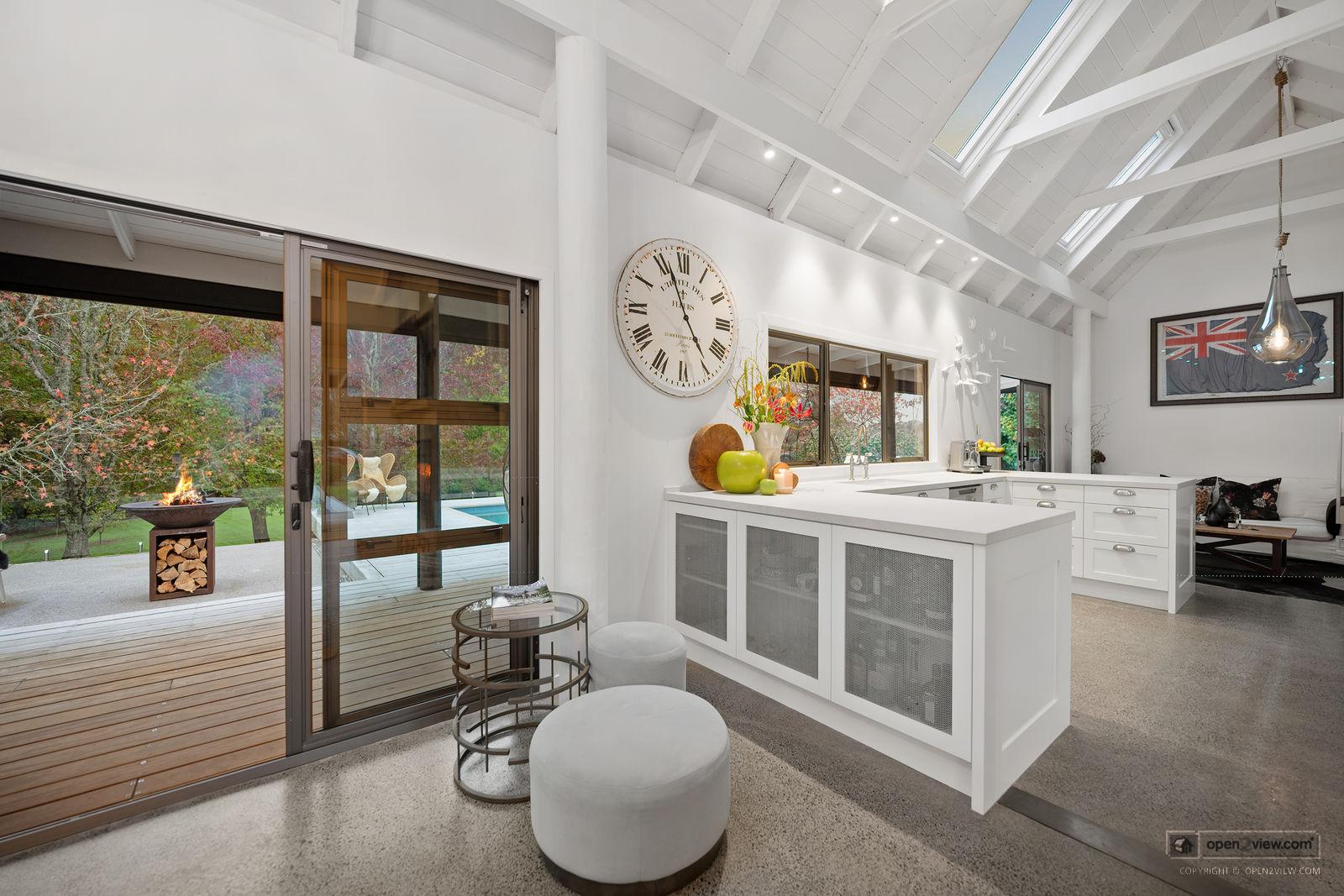 Slider image of 36 Robinson Road, Auckland