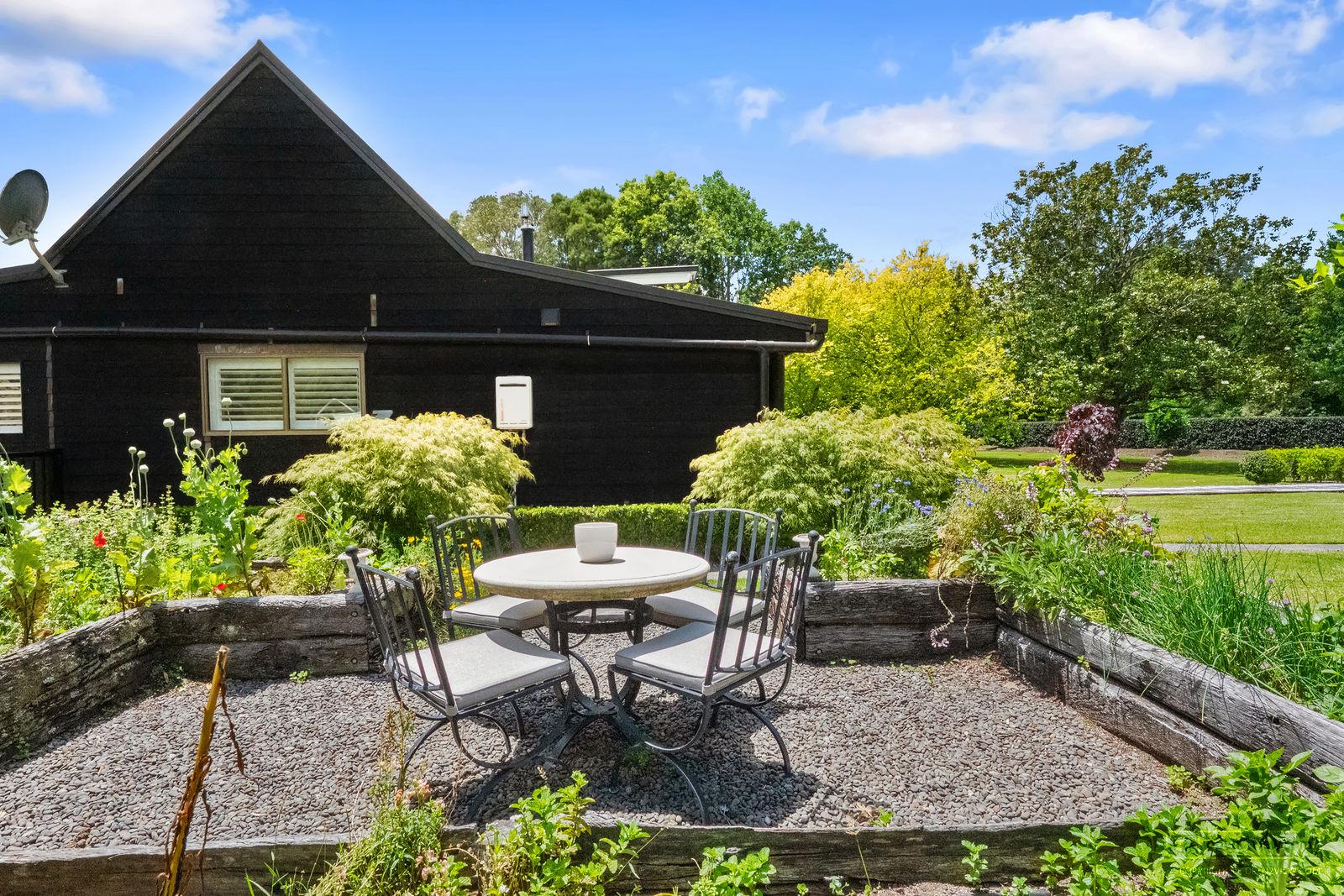 Slider image of 36 Robinson Road, Auckland