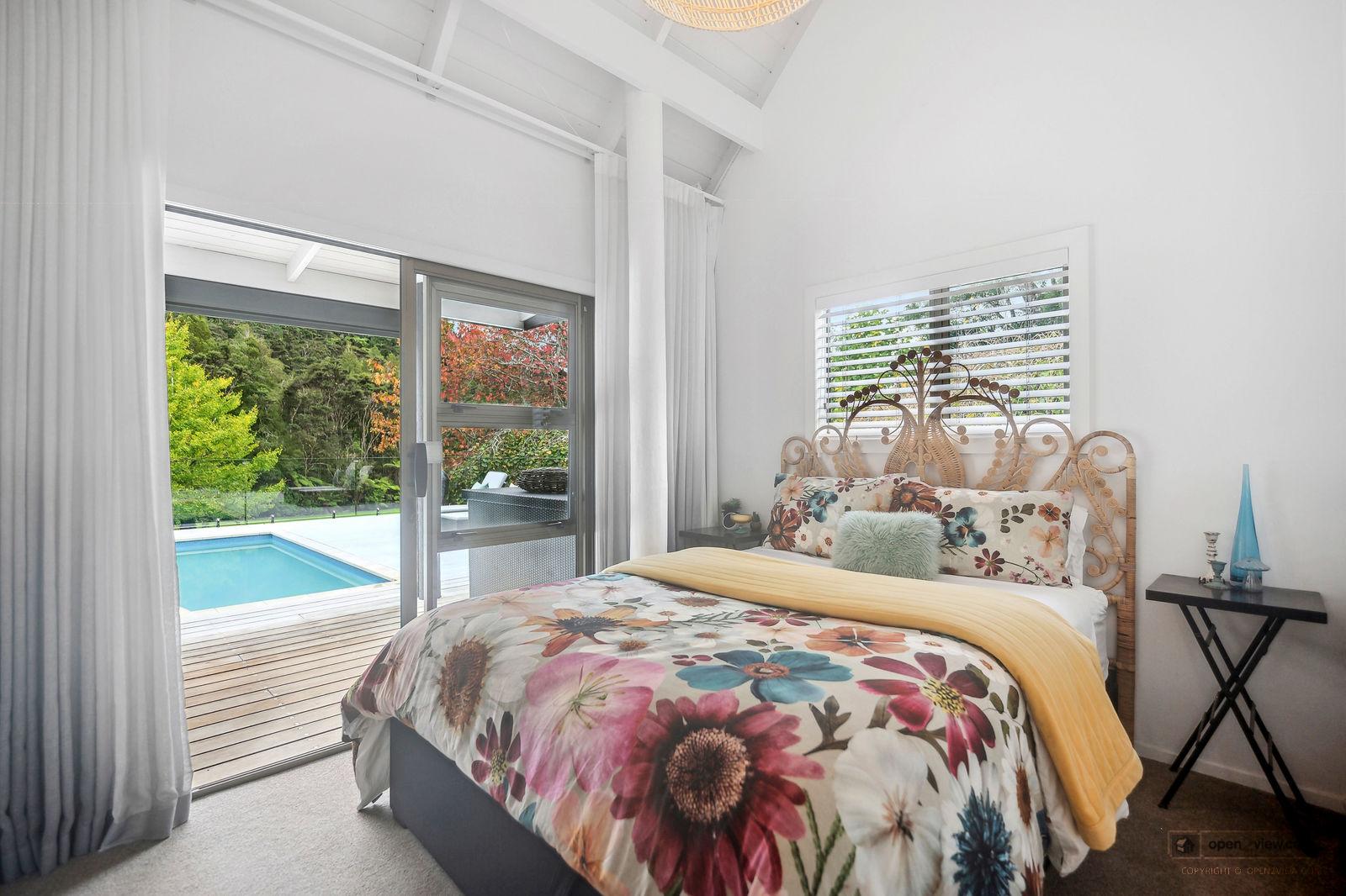 Slider image of 36 Robinson Road, Auckland