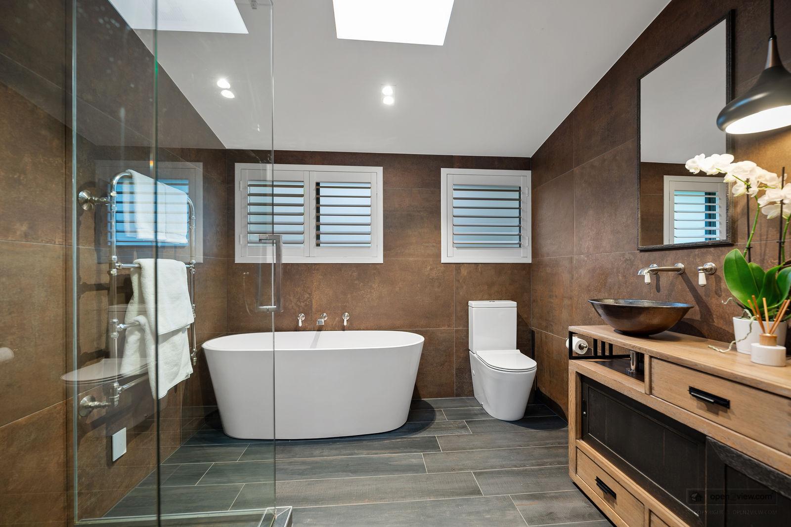 Slider image of 36 Robinson Road, Auckland