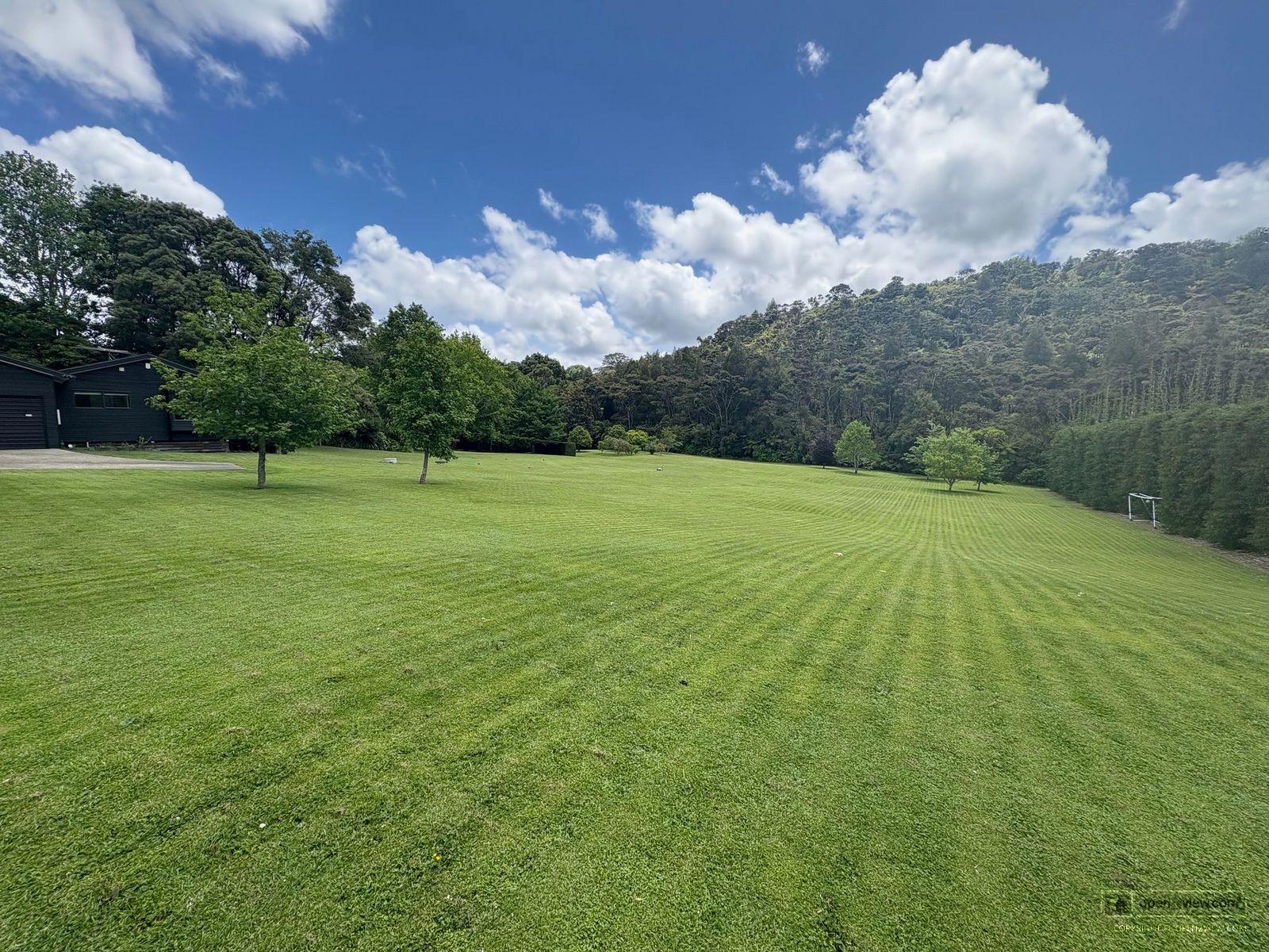 Slider image of 36 Robinson Road, Auckland