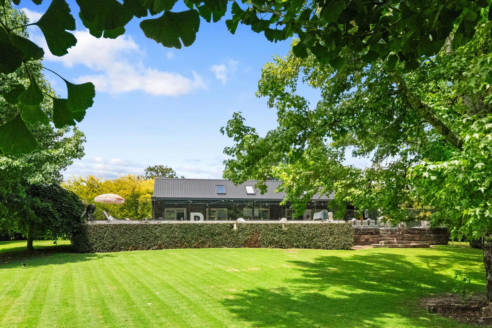 Slider image of 36 Robinson Road, Auckland