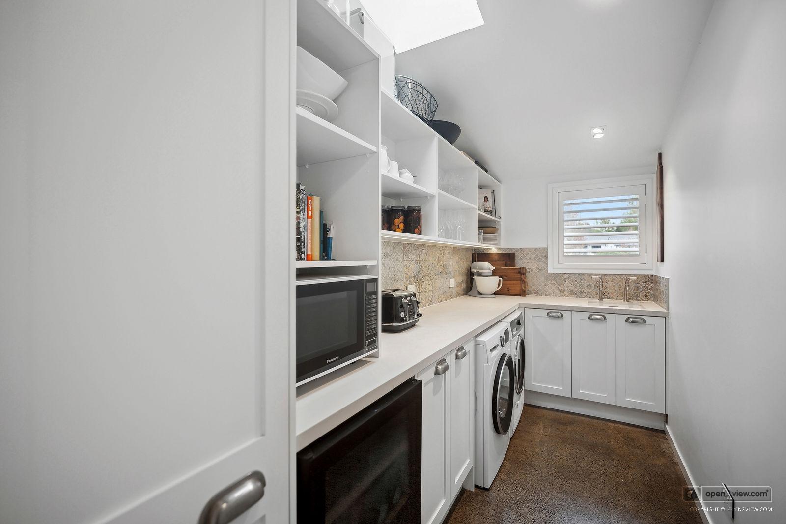 Slider image of 36 Robinson Road, Auckland