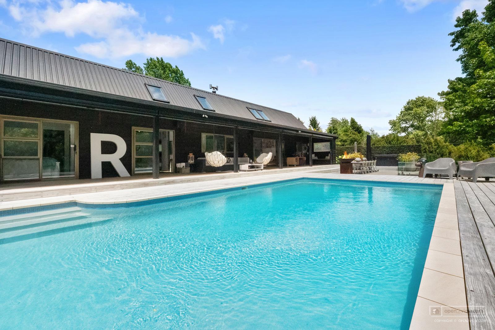 Slider image of 36 Robinson Road, Auckland