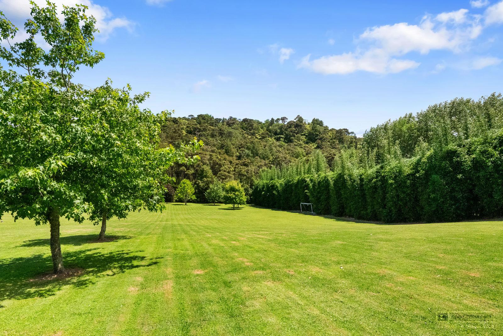 Slider image of 36 Robinson Road, Auckland