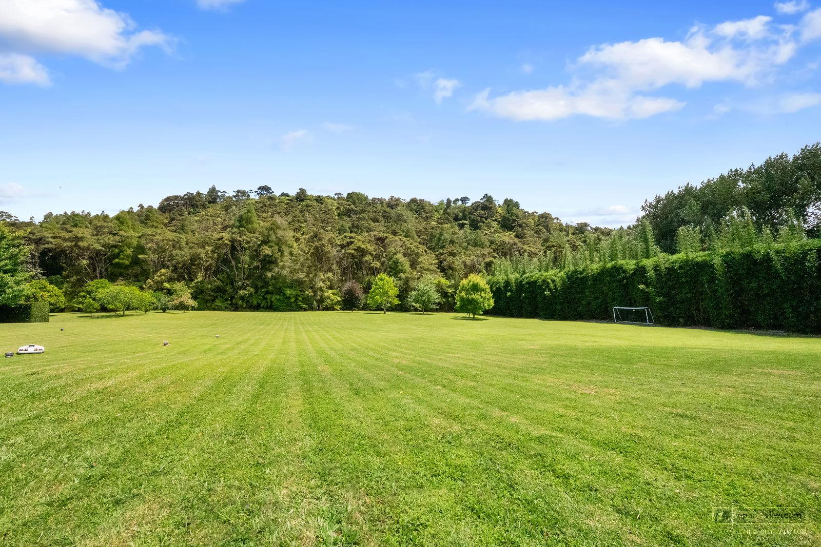 Slider image of 36 Robinson Road, Auckland