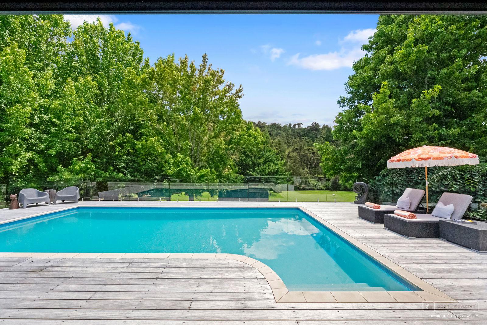 Slider image of 36 Robinson Road, Auckland