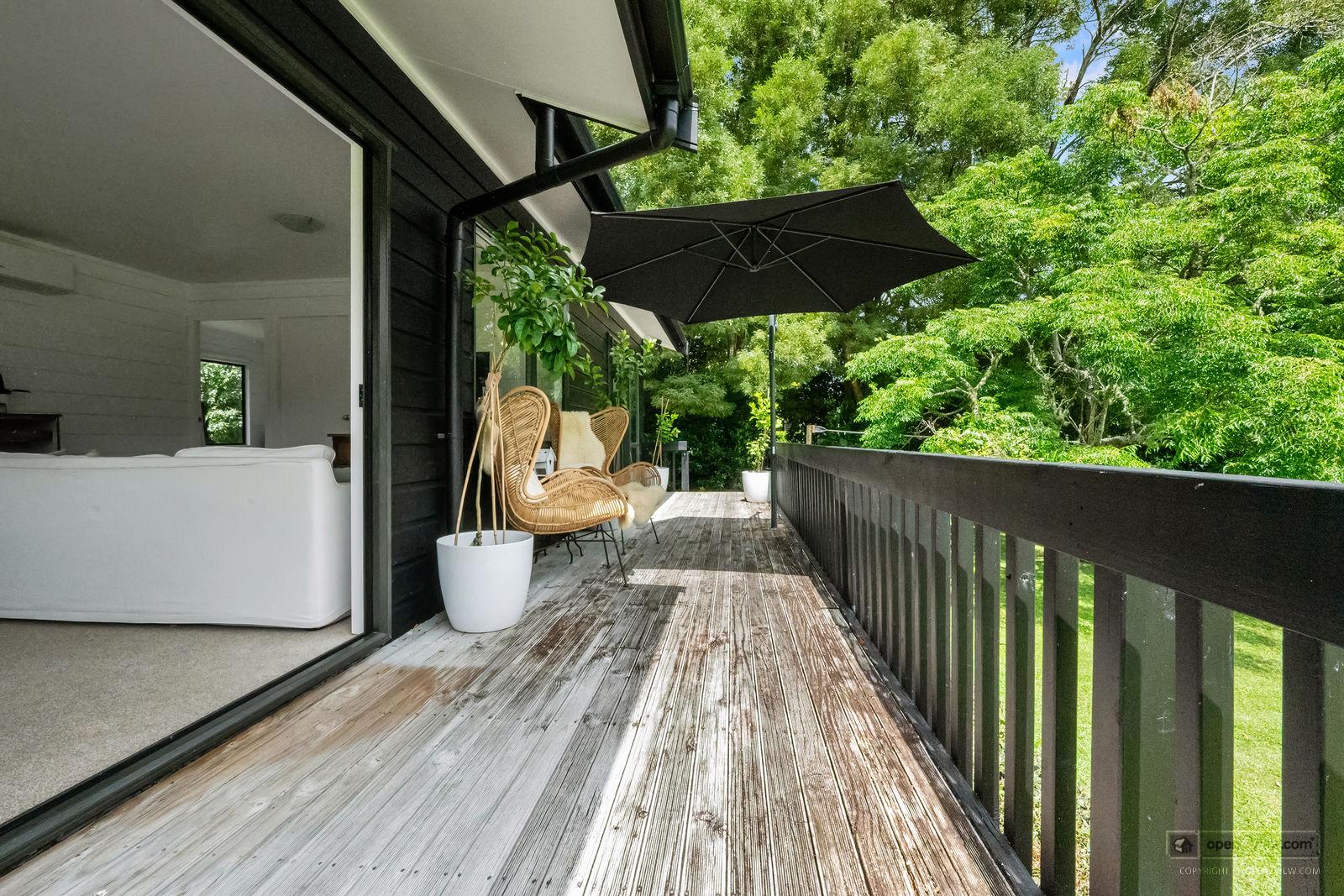 Slider image of 36 Robinson Road, Auckland